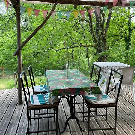 Camping Ti'nid, Chaleureuse Plongée Dans La Nature Montignac-Lascaux